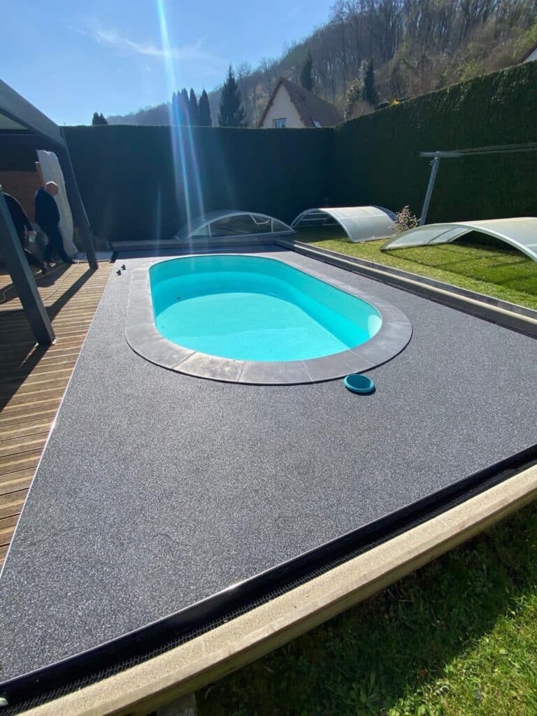 revêtement de sol autour piscine à Rouen en résine