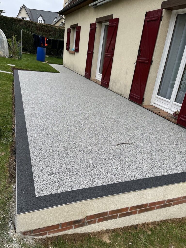 Installation de terrasse en moquette de pierre à Le Havre