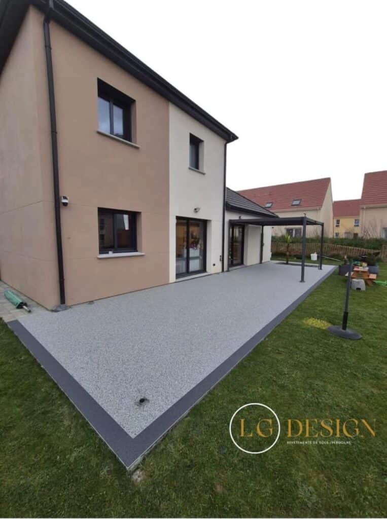 Installation de terrasse en resine et granulat à Rouen