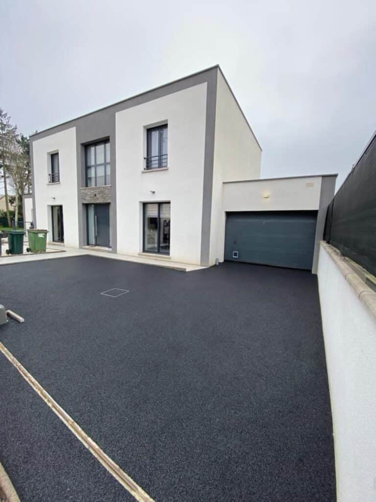 Installation de terrasse en resine gomme granulat à Dieppe